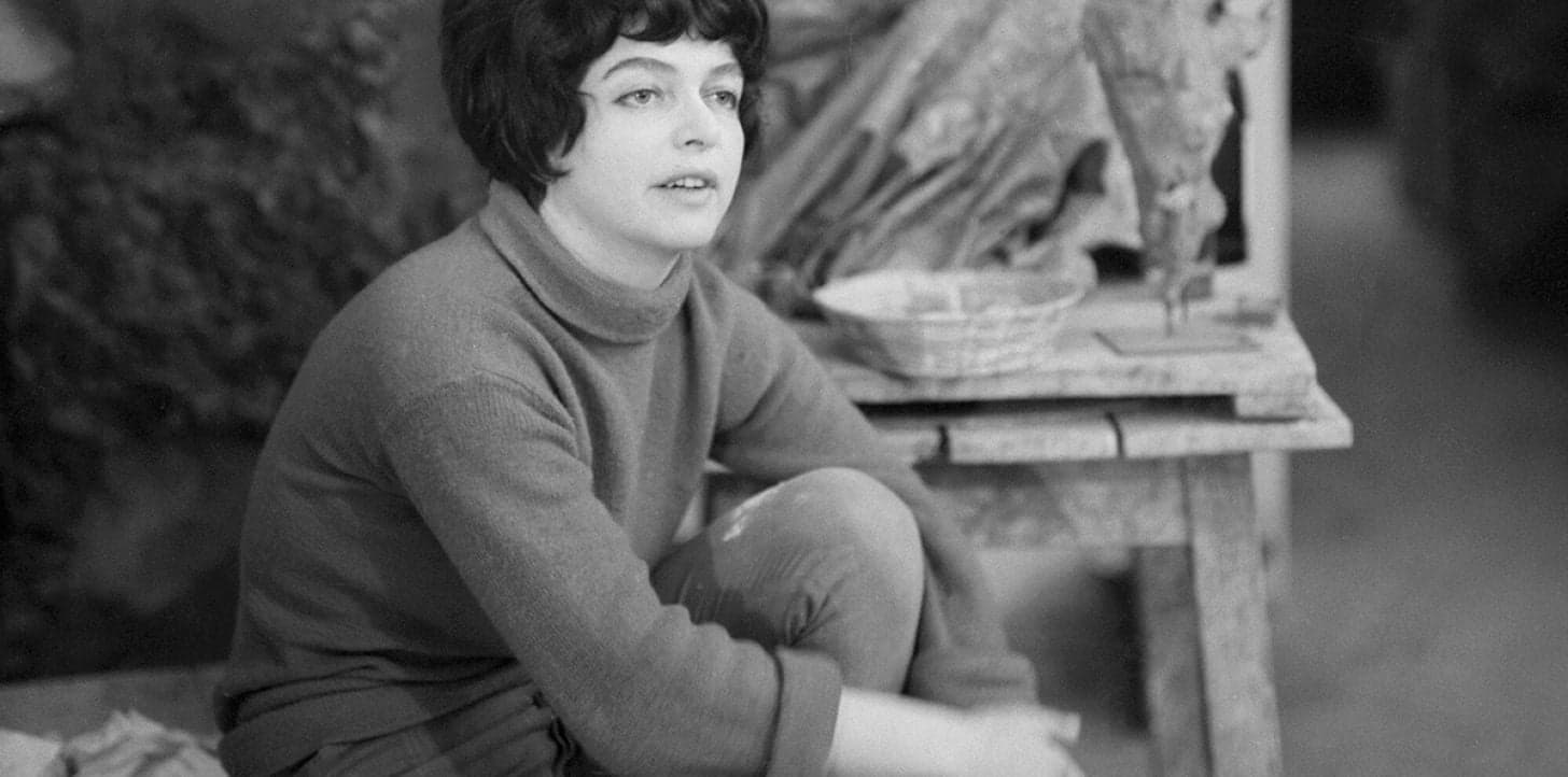 Alina Szapocznikow photographed in her studio